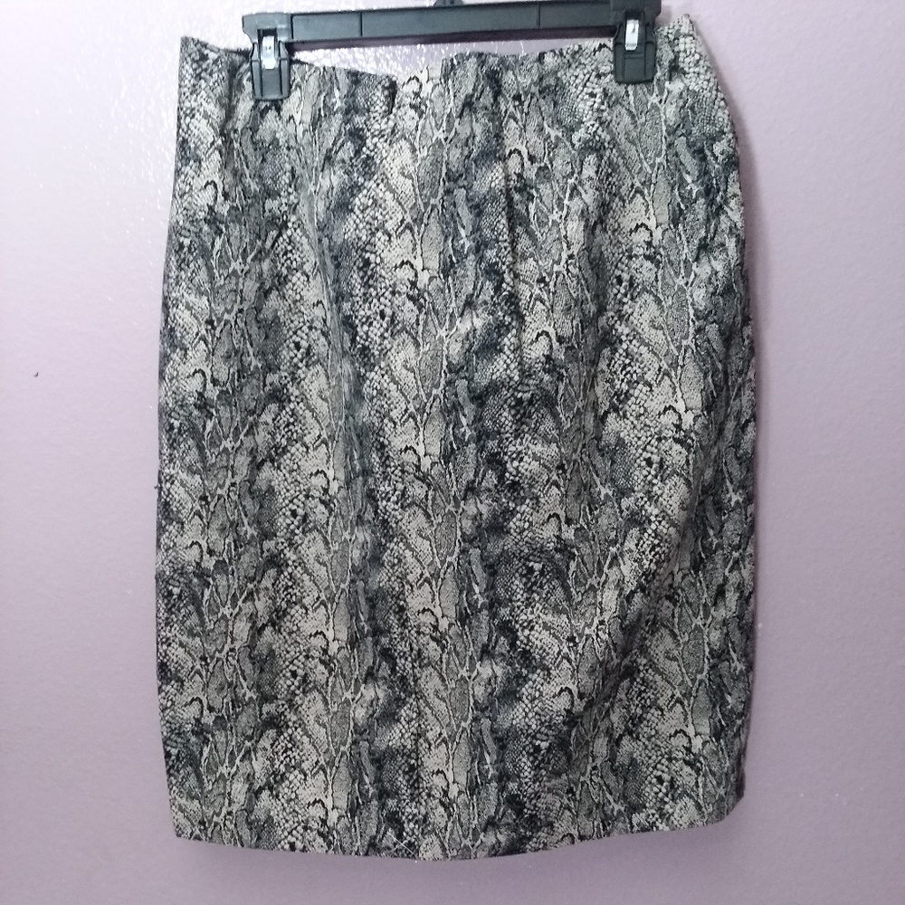 New Talbots snake print pencil skirt - Picture 5 of 5